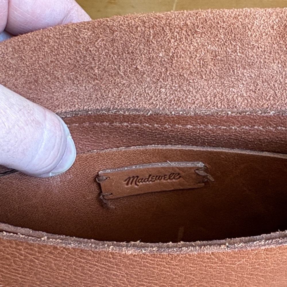 Madewell Tan Pebbled Leather Crossbody with Gold Chain - Picture 2 of 12